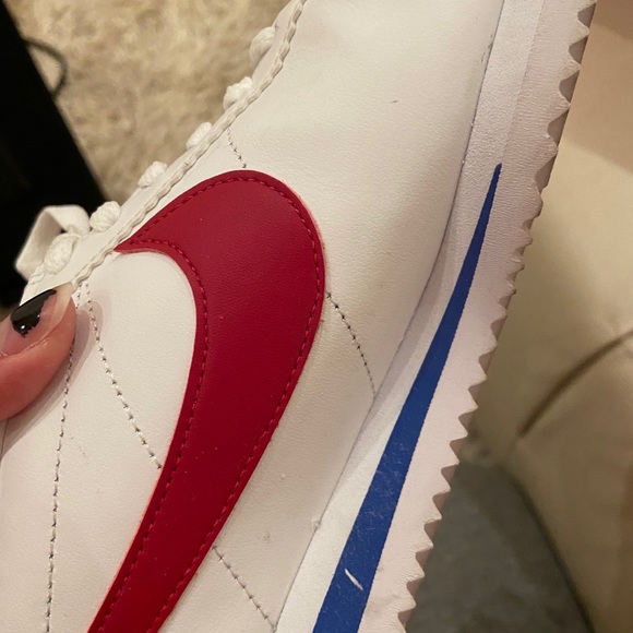 Nike Women’s Classic Cortez Leather in White/Red - Picture 4 of 7